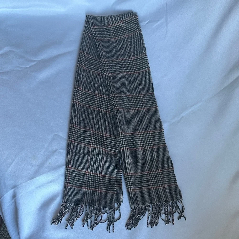 Hart Schaffner&Marx gray, red & tan tartan plaid 100%cashmere scarf with fringe